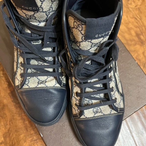 Gucci men sneakers 8 1/2 G gently worn with box. US Sz 9.5. - Picture 3 of 16